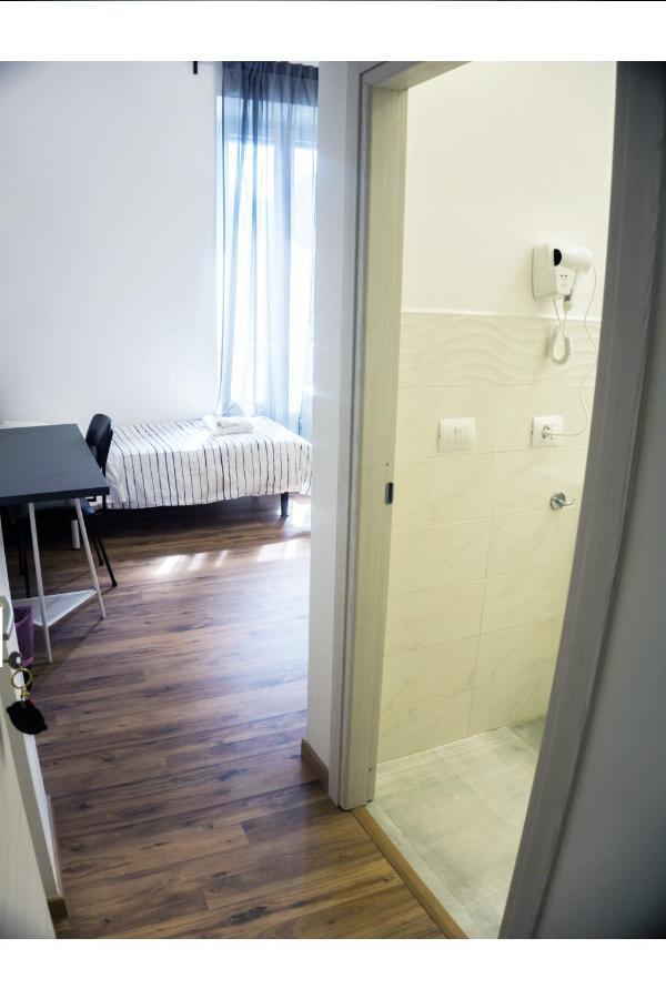 Cosmo Guesthouse โรม ภายนอก รูปภาพ