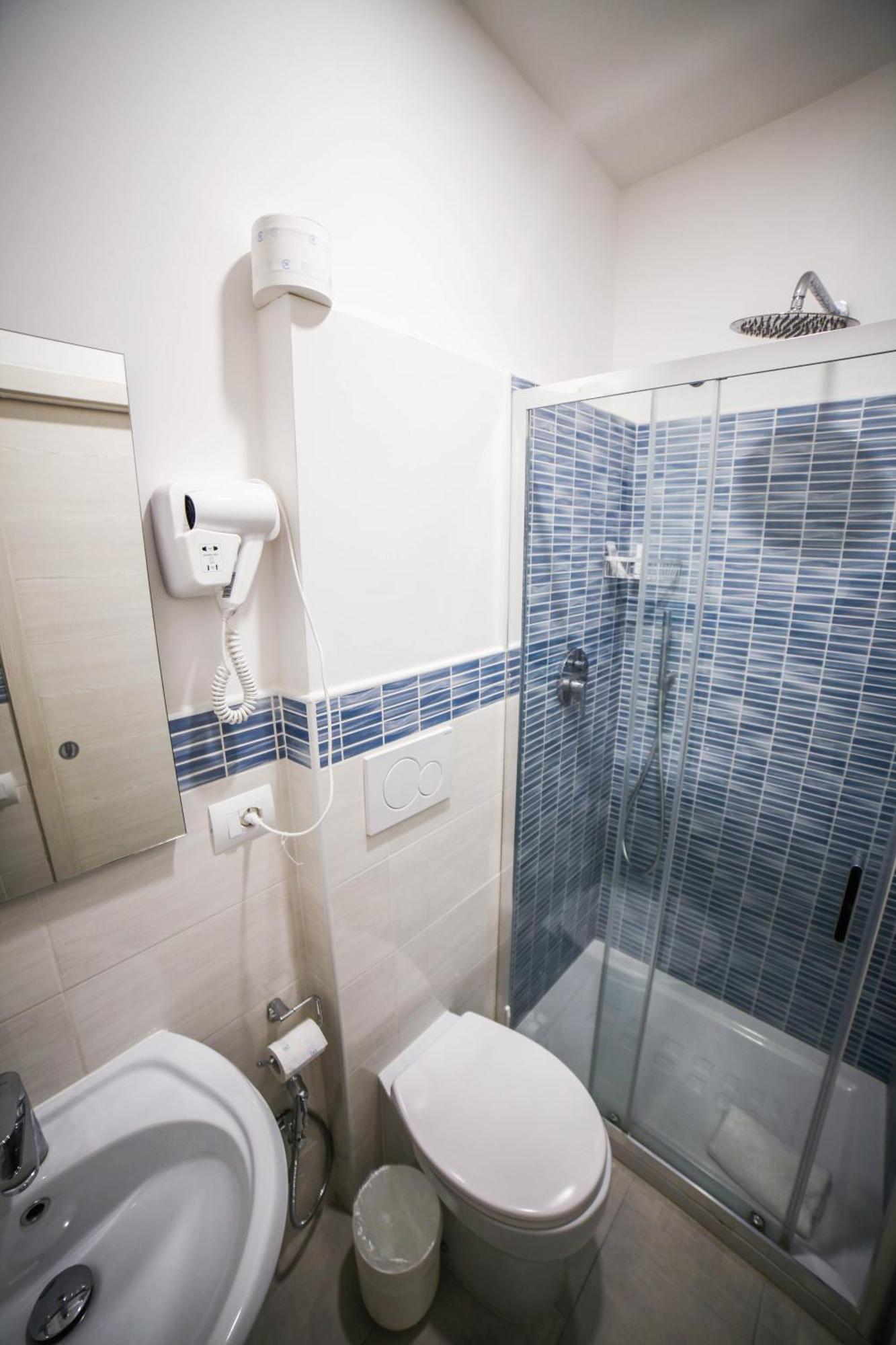 Cosmo Guesthouse โรม ภายนอก รูปภาพ