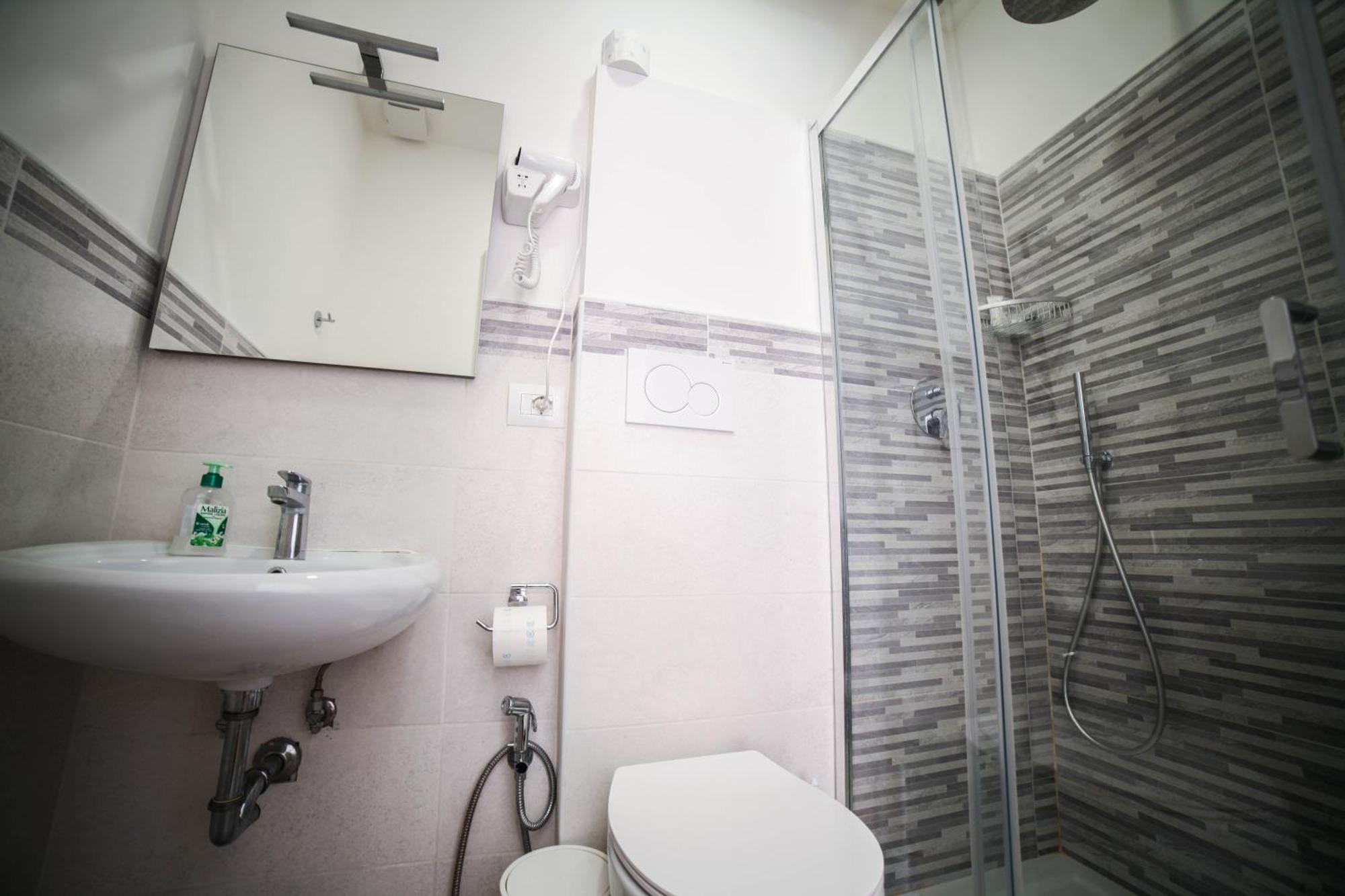 Cosmo Guesthouse โรม ภายนอก รูปภาพ