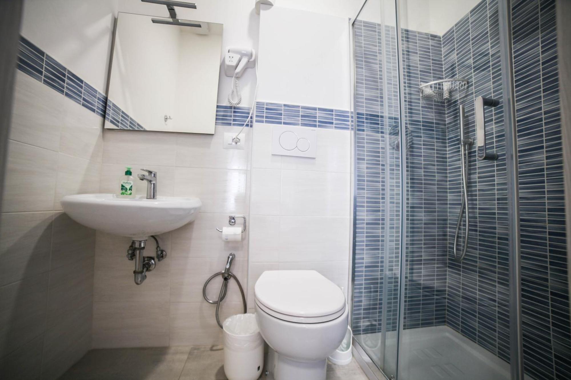 Cosmo Guesthouse โรม ภายนอก รูปภาพ