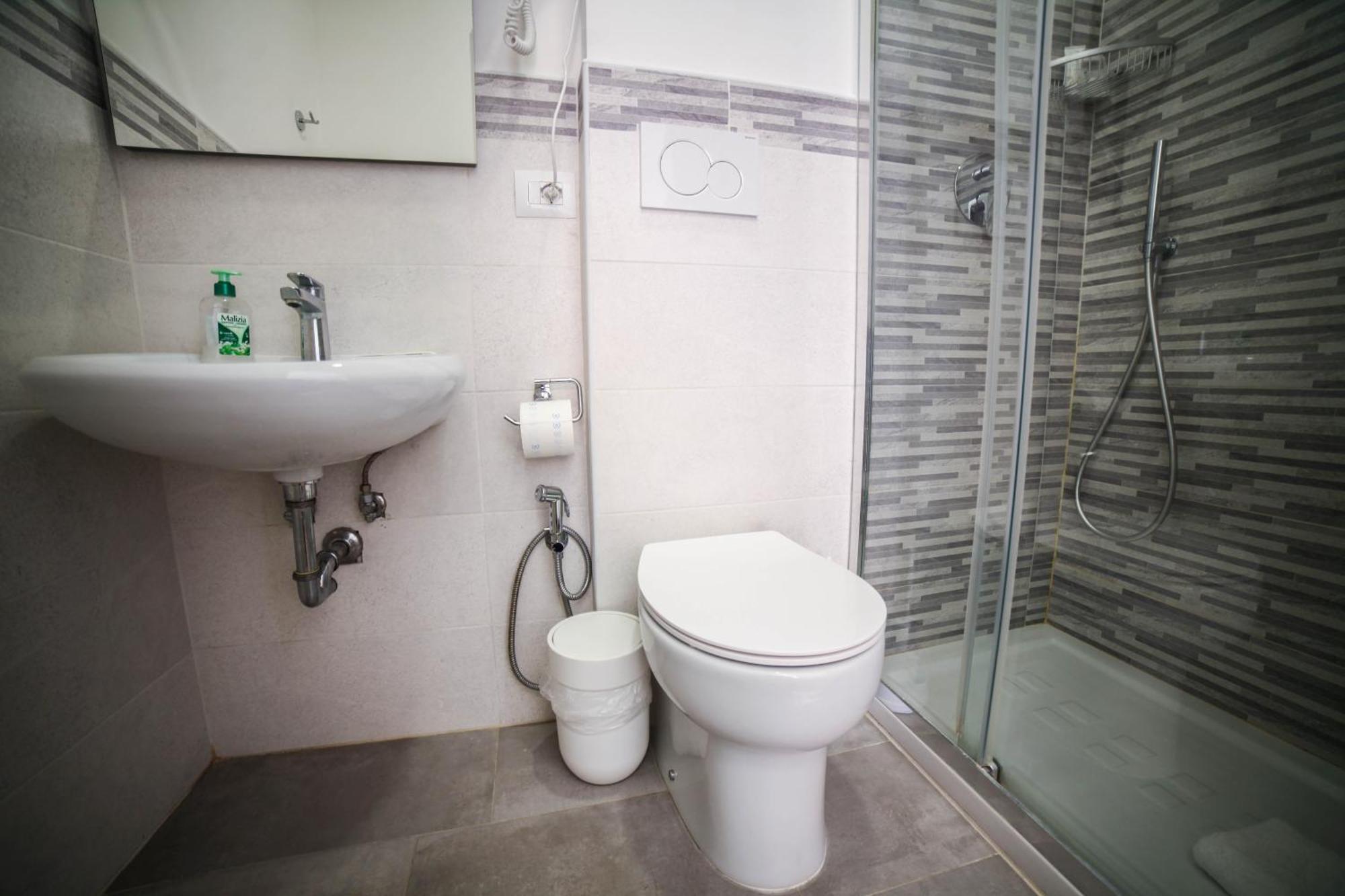 Cosmo Guesthouse โรม ภายนอก รูปภาพ