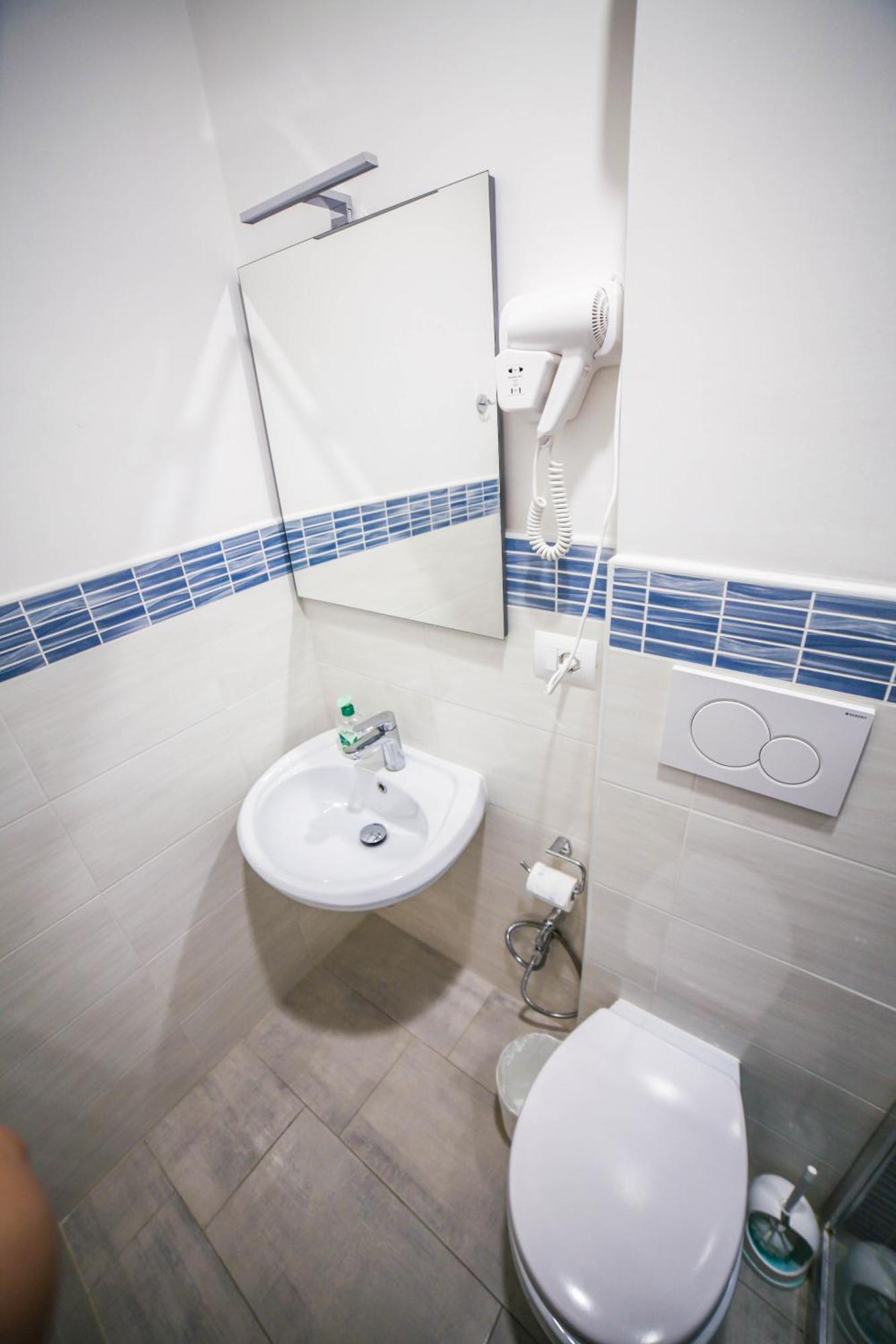 Cosmo Guesthouse โรม ภายนอก รูปภาพ