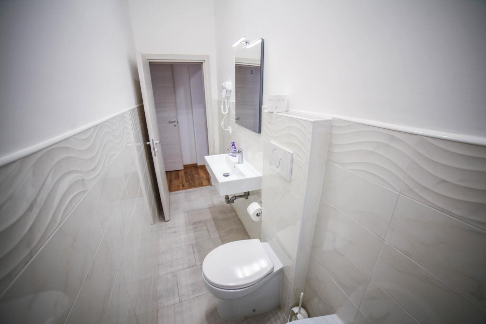 Cosmo Guesthouse โรม ภายนอก รูปภาพ
