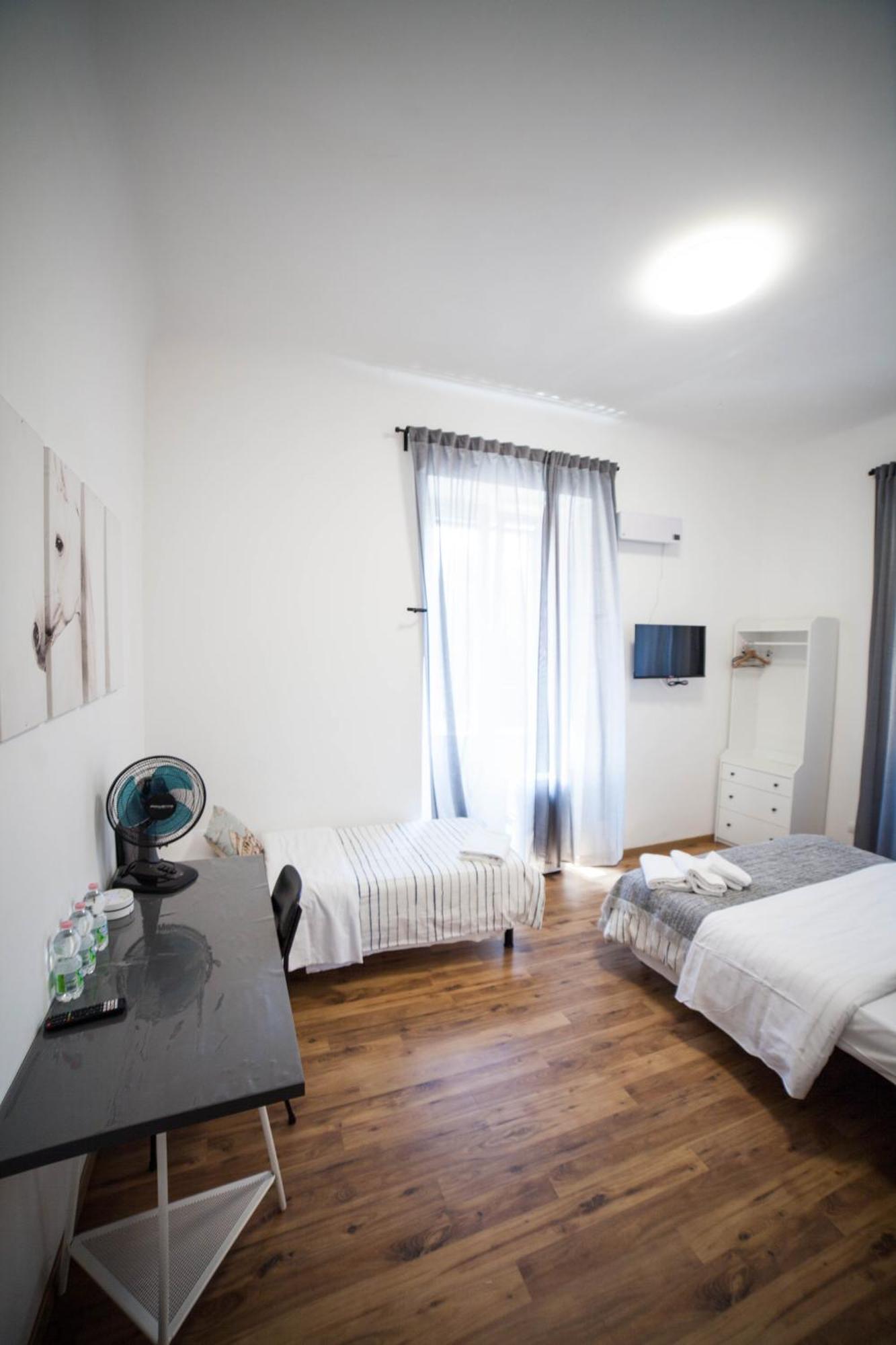 Cosmo Guesthouse โรม ภายนอก รูปภาพ