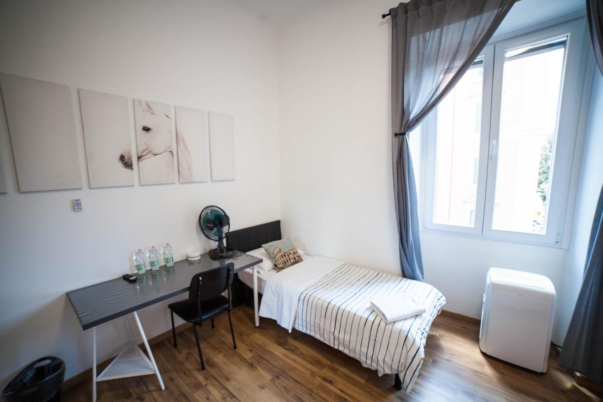 Cosmo Guesthouse โรม ภายนอก รูปภาพ