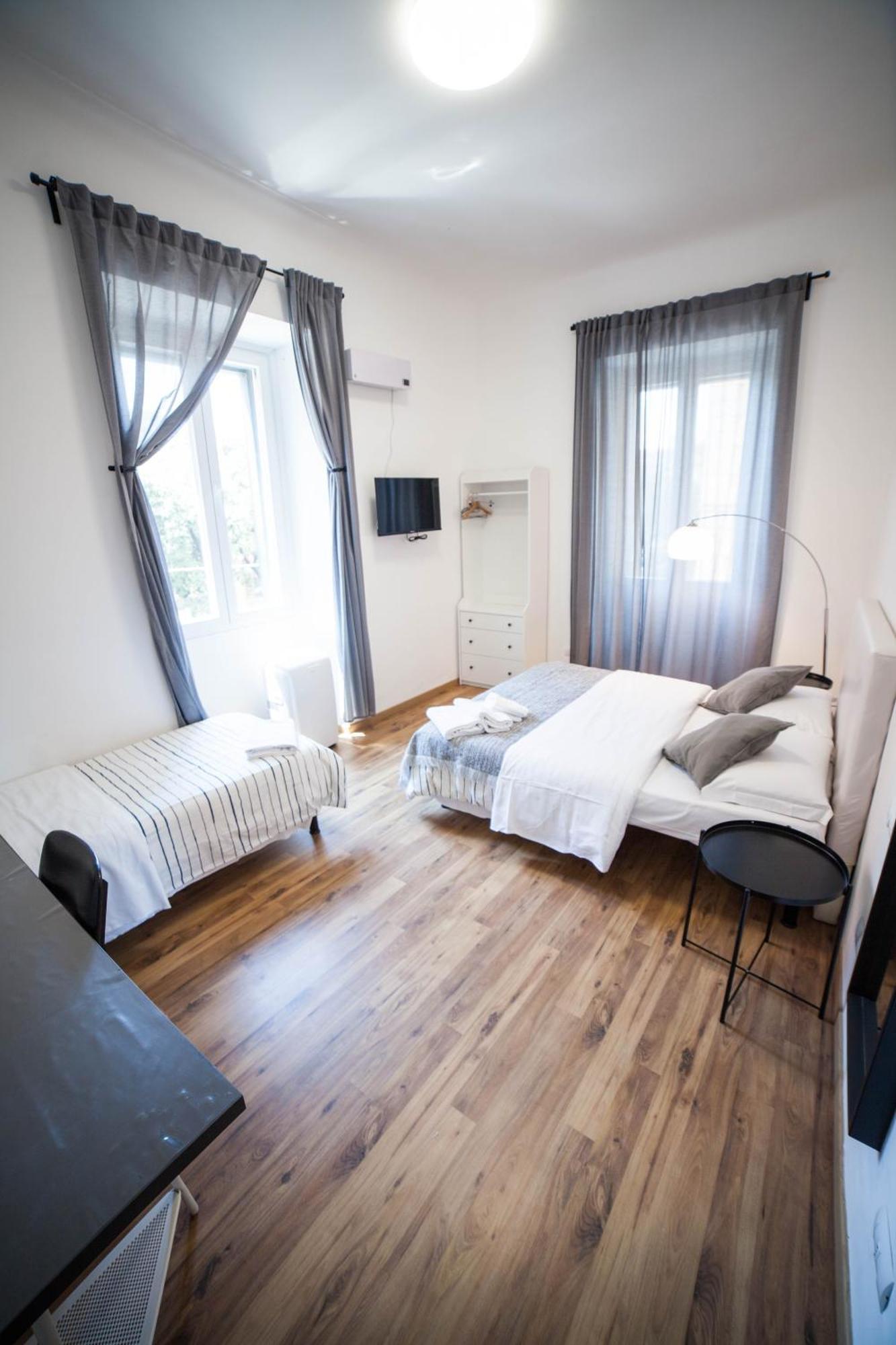 Cosmo Guesthouse โรม ภายนอก รูปภาพ